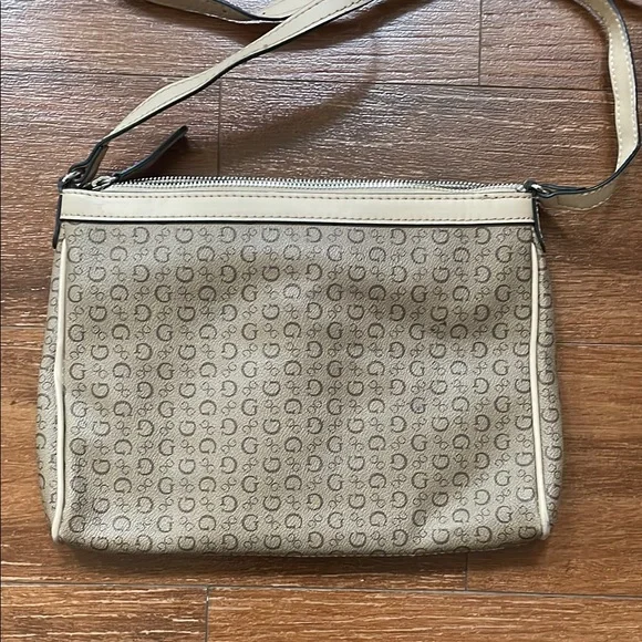 Guess Tan Crossbody Bag with Adjustable Strap and Metallic Hardware - Picture 4 of 7